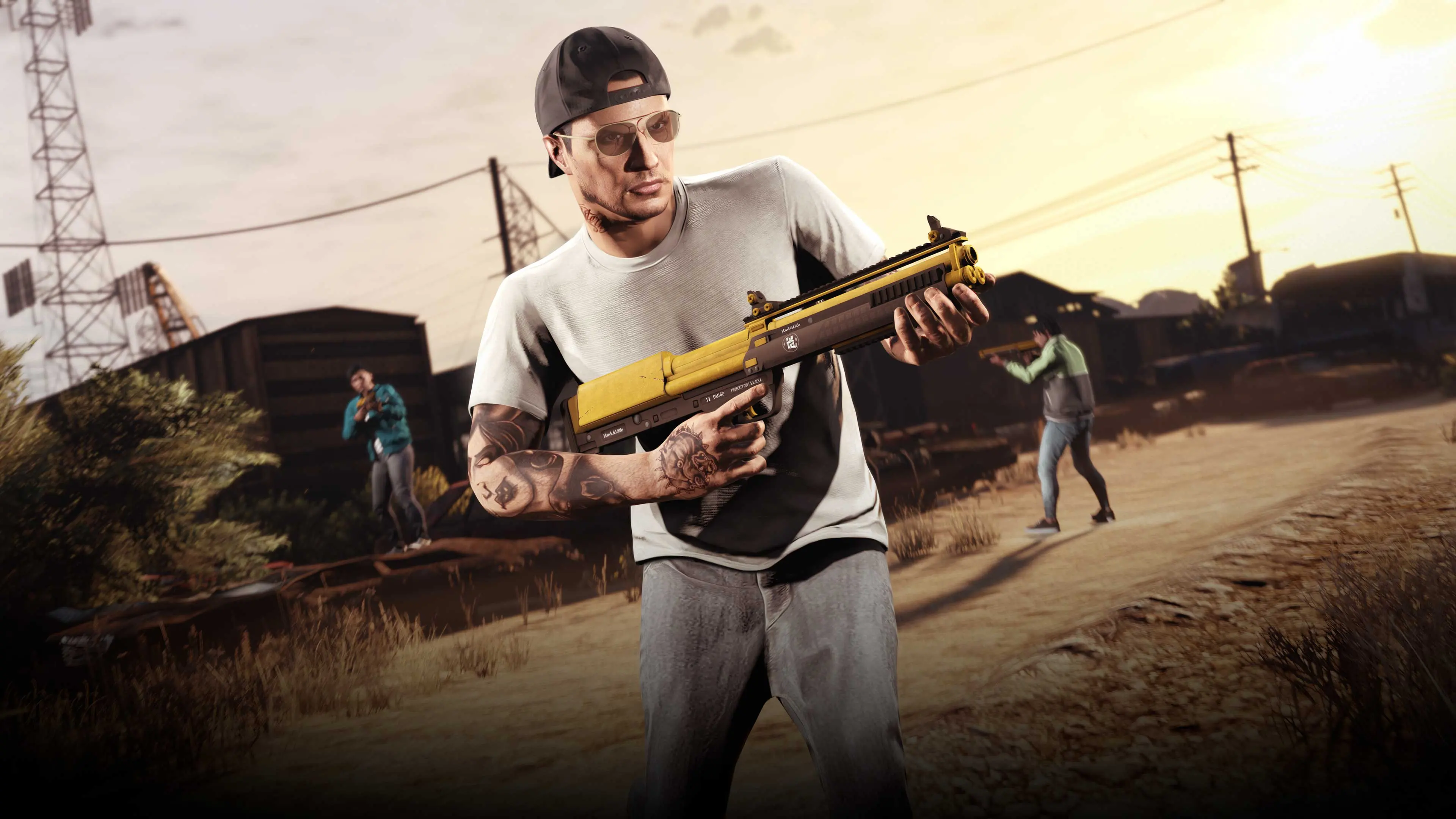 Un personaje de GTA Online con camiseta blanca apunta con una pistola dorada en una partida a muerte.