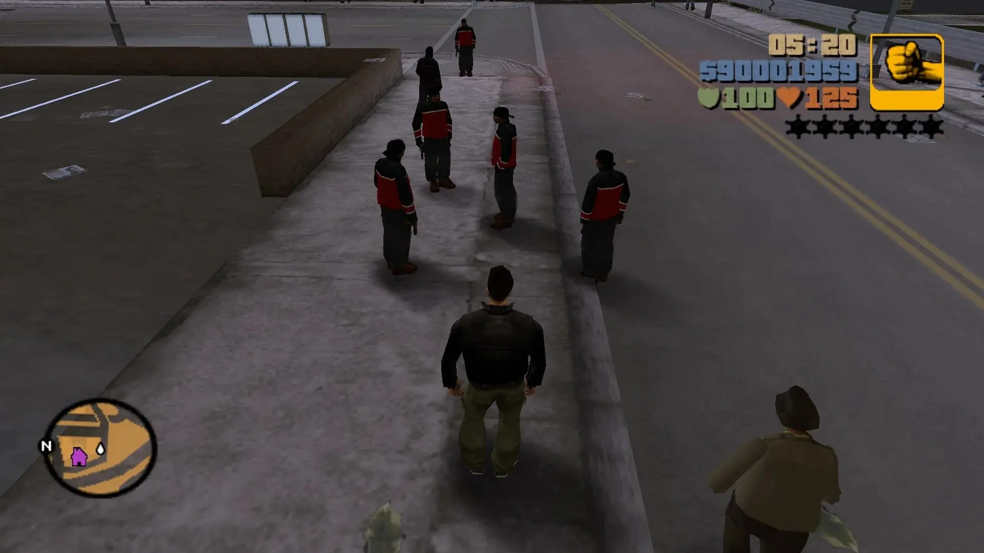 Pandilleros de GTA III caminando en fila por una acera de Liberty City de noche, con Claude detrás, tras la corrección de SilentPatch.