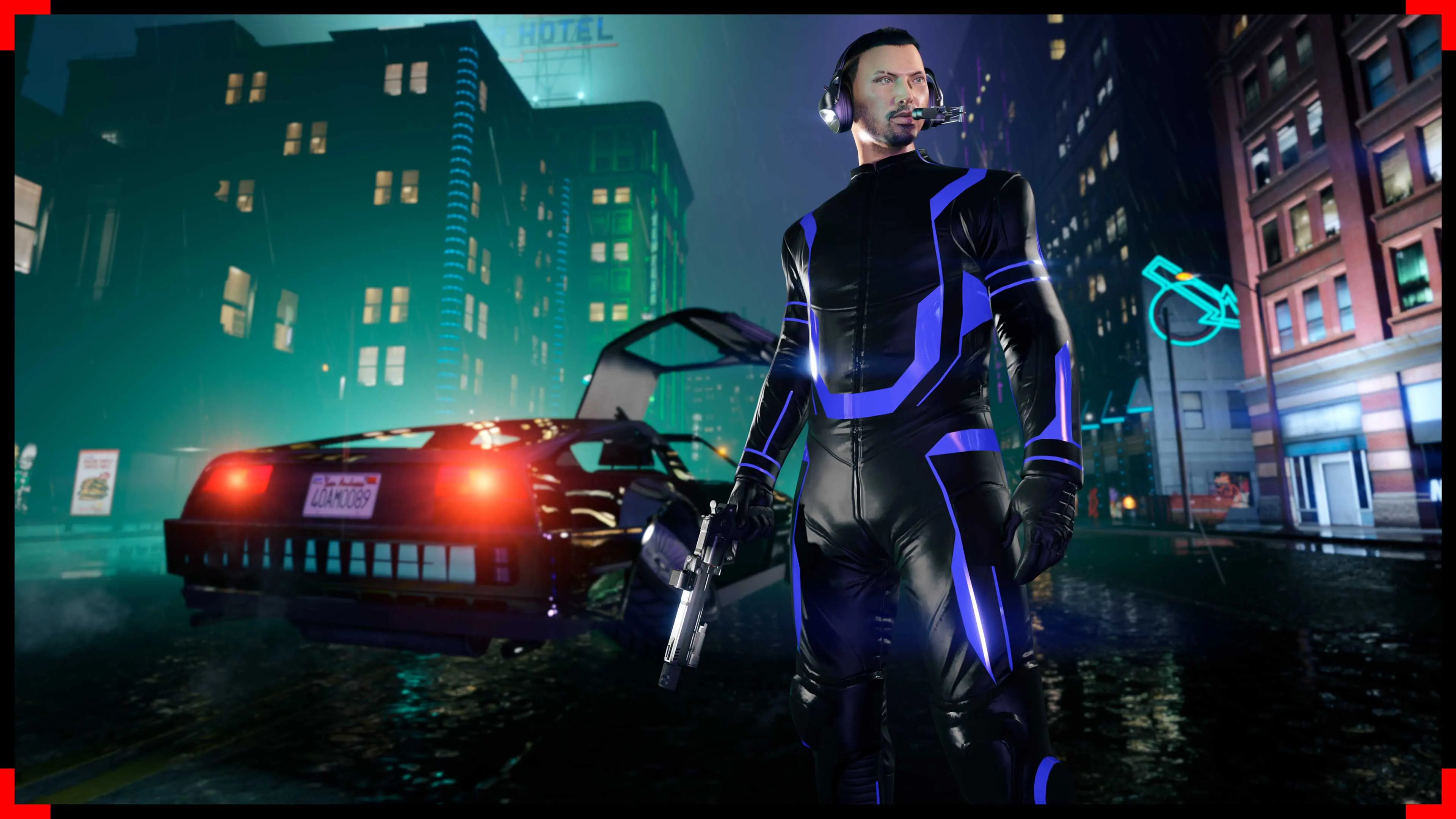 Un personaje de GTA Online con ropa negra y azul junto a un coche en una calle futurista de Los Santos 2062.